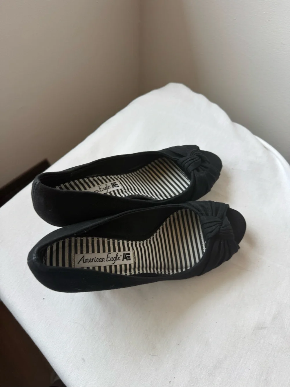 Y2K American Eagle Black Peep Toe Cork Wedge Heels – Ruched Bow Detail size 8 W